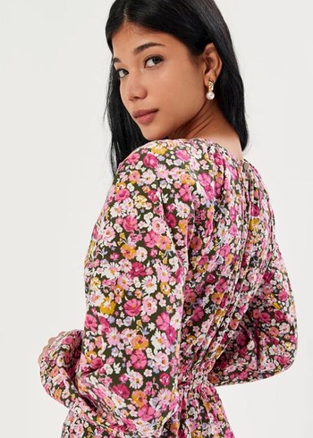 Pembe Çiçekli Bohem Midi Elbise cut out detaylı - Görsel 3