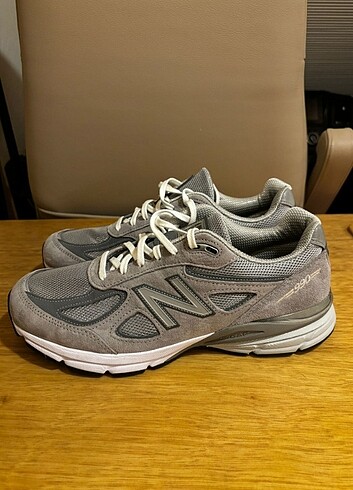 New Balance 990v4