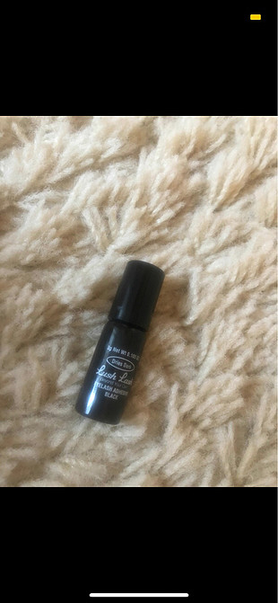 Maybelline Kirpik yapıltırıcısı