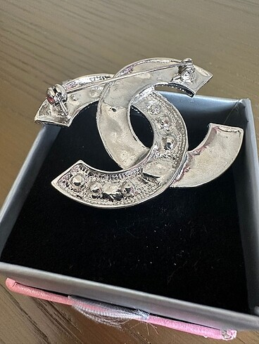 Chanel İncili Chanel broş
