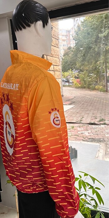 tek beden Beden Takımınızın yağmurluğunu üstünüzde taşıyın