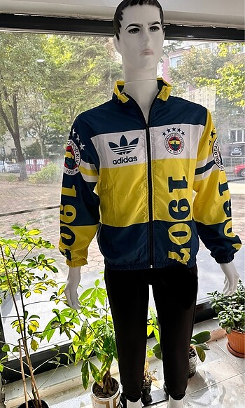 Takımınızın yağmurluğunu üstünüzde taşıyın - Görsel 9