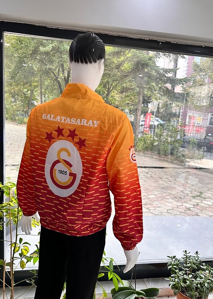 Takımınızın yağmurluğunu üstünüzde taşıyın - Görsel 2