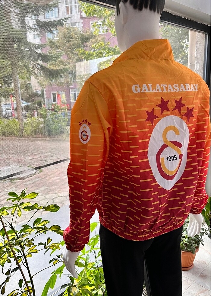 Takımınızın yağmurluğunu üstünüzde taşıyın - Görsel 4