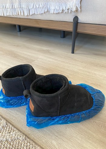 39 Beden Pierre Cardin UGG