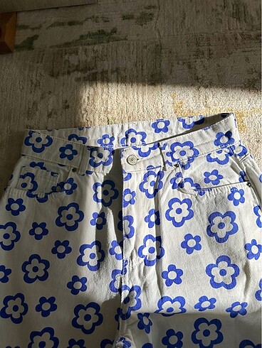 28 Beden Çiçekli beyaz kot