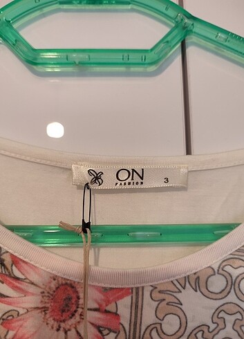 Desenli Yazlık Etiketli Şık Bluz - Görsel 5