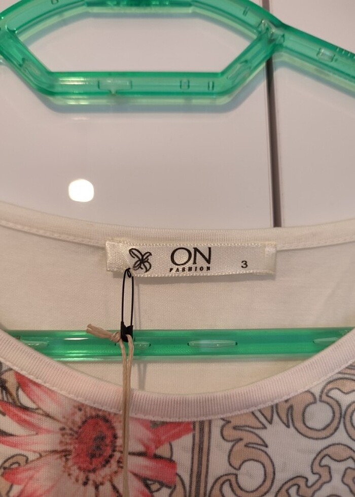 Desenli Yazlık Etiketli Şık Bluz - Görsel 5