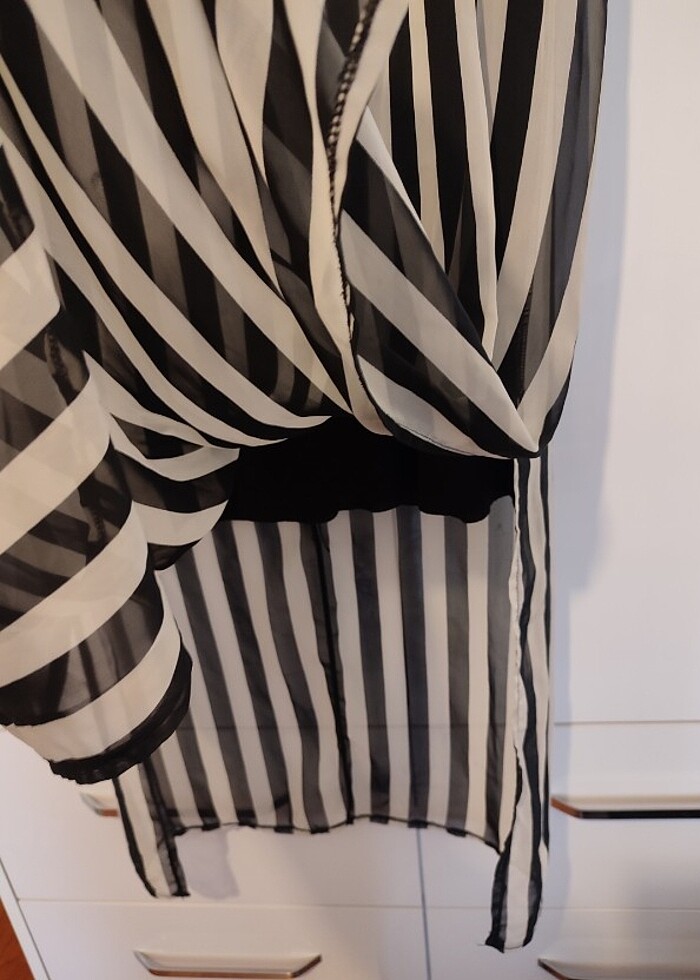 Siyah - Beyaz Tüllü Uzun Şık Elbise  - Görsel 4