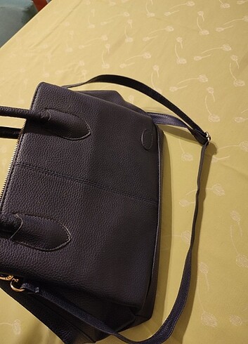Orta Boy Lacivert Yeni Gibi Çanta - Görsel 9