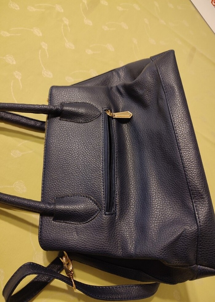 Orta Boy Lacivert Yeni Gibi Çanta - Görsel 2