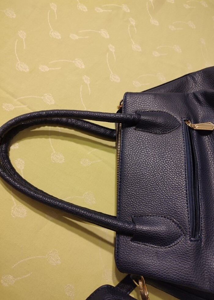 Orta Boy Lacivert Yeni Gibi Çanta - Görsel 4