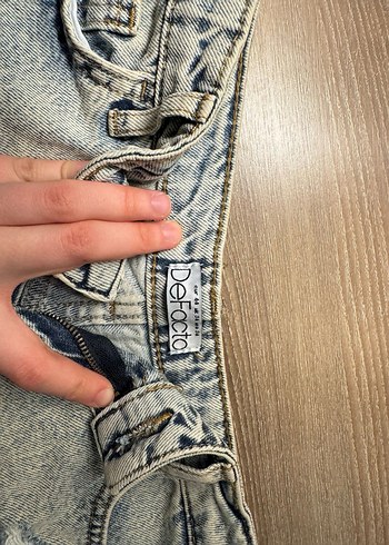 Kadın Bej Yırtık Mini Denim Şort - Görsel 3