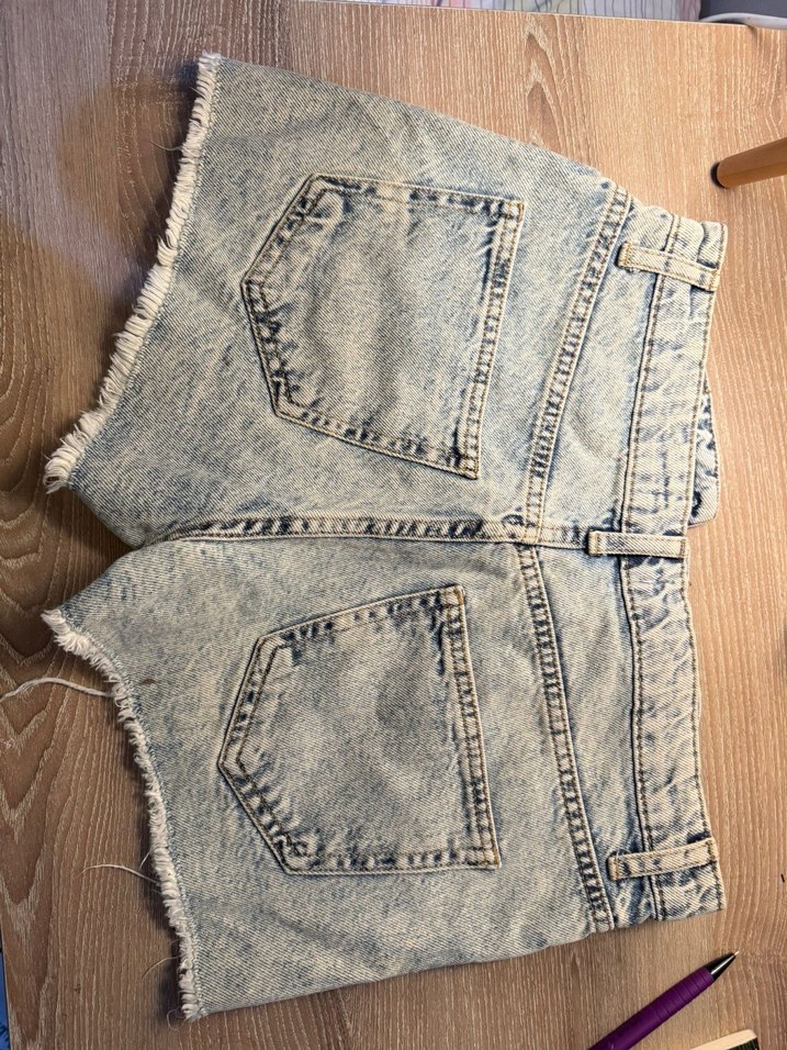 Kadın Bej Yırtık Mini Denim Şort - Görsel 2