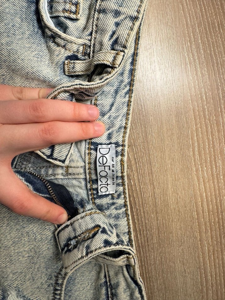 Kadın Bej Yırtık Mini Denim Şort - Görsel 3