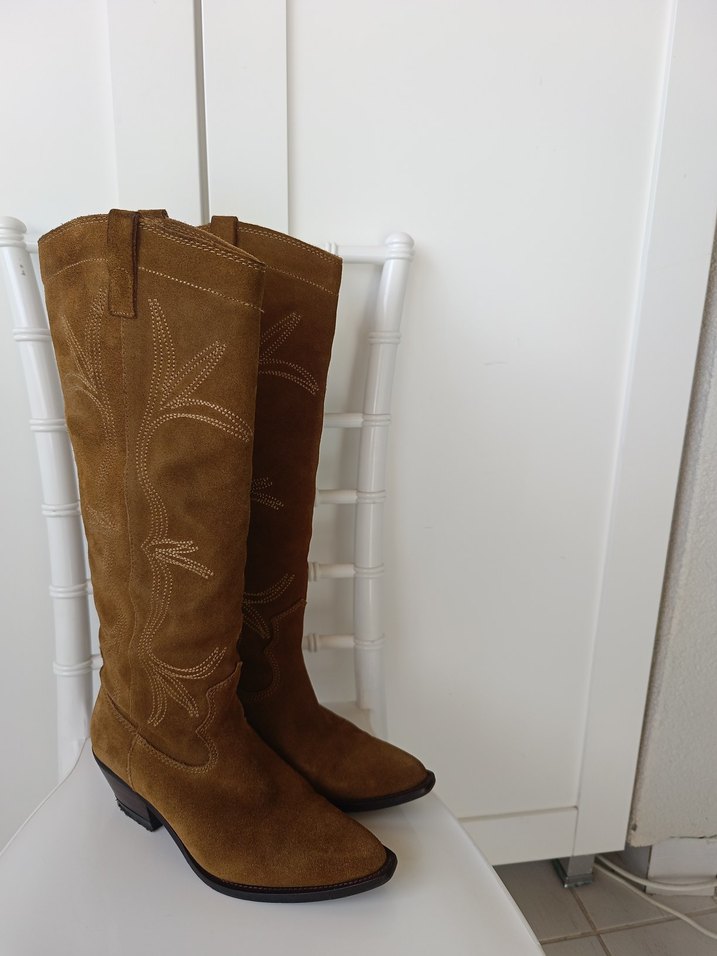 Kahverengi Süet Nakışlı Dizüstü Bot - Görsel 4