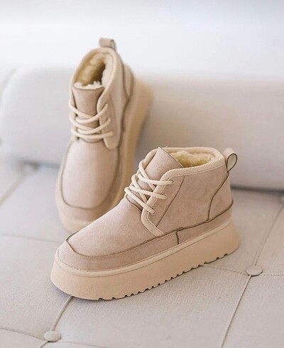 Ugg Bağcıklı