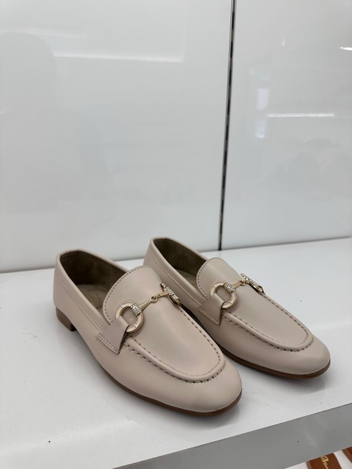 Bej Deri Tokalı Kadın Klasik Ayakkabı - Görsel 2