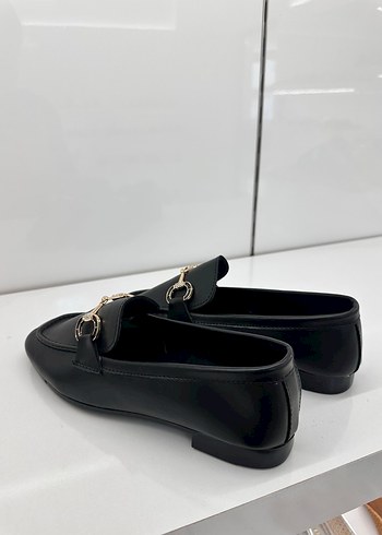 Zara Kadın Siyah Deri Klasik Tokalı Ayakkabı