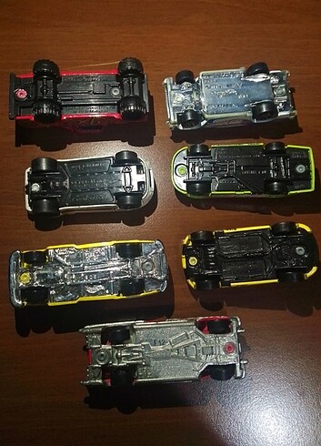 Beden Hotwheels arabalar sadece yeşil ve jeep kaldı tane100 ikisi175