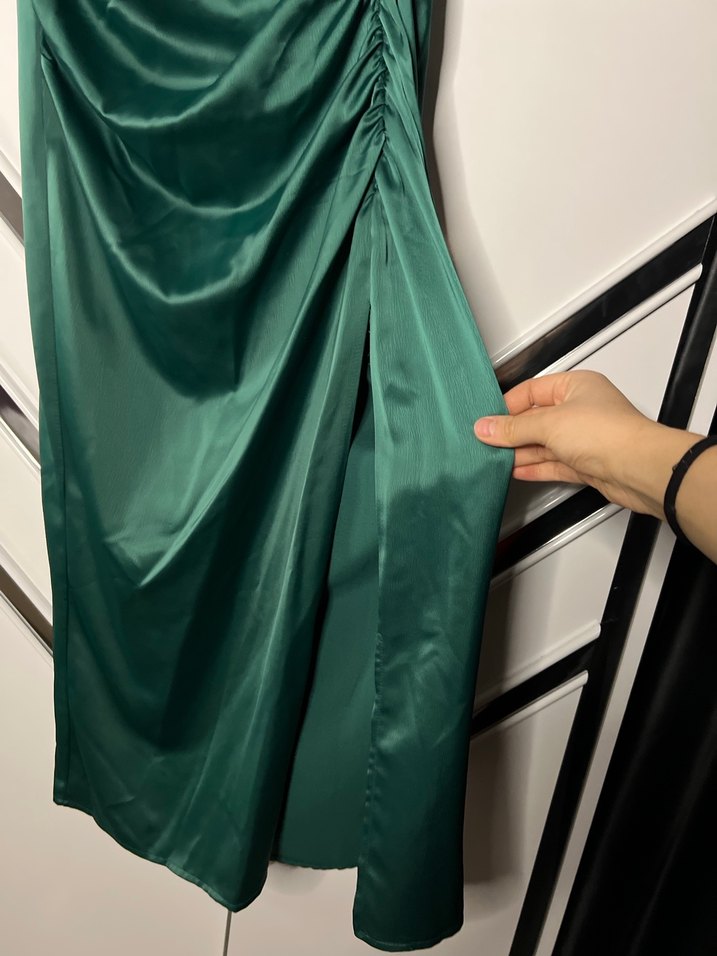 Zümrüt yeşili saten midi elbise - Görsel 2