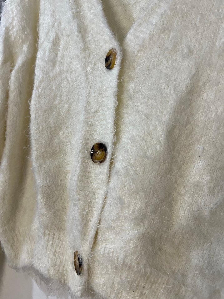 Düğmeli krem peluş Kadın Hırka - Görsel 5