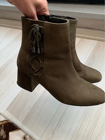 Zara Haki süet bot