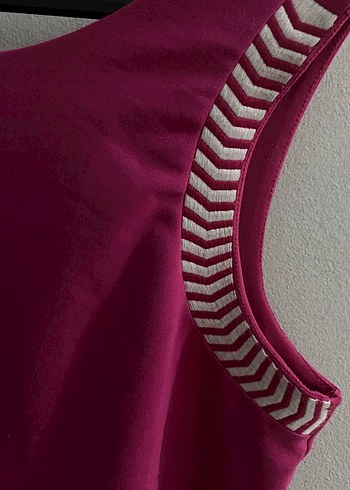 Pembe sırtı V Yaka Kolsuz Mini Kalem Elbise - Görsel 3