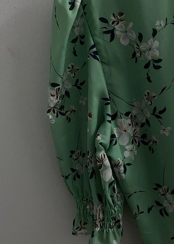 Yeşil Midi V Yaka Çiçekli Elbise - Görsel 2