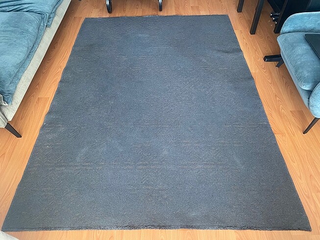 Diğer 4 metre kare çift taraflı kilim halı yeni yıkatılmış olup temizd