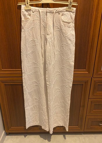 Stradivarius Nakışlı Beyaz Kadın Keten Pantolon