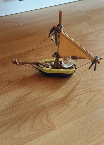 Küçük Ahşap Yelkenli Figür
