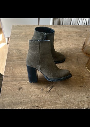 İNCİ SÜET BOT YEŞİL - Görsel 2