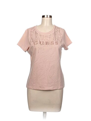 Guess T-shirt %70 İndirimli.