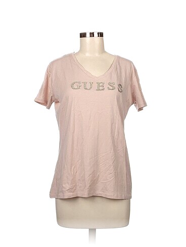 Guess T-shirt %70 İndirimli.