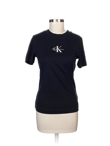 Calvin Klein T-shirt %70 İndirimli.