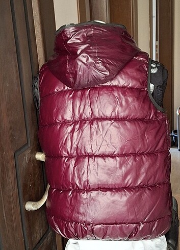 Bordo kapisonlu yelek