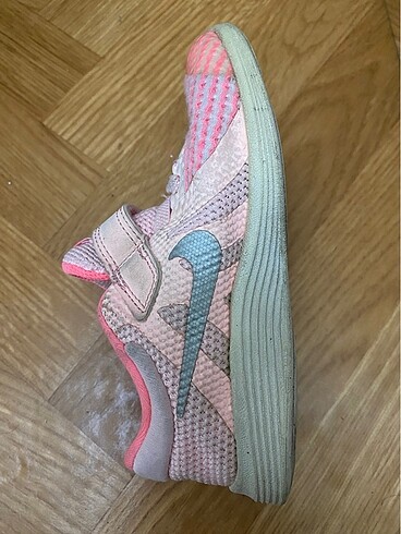 Nike kız çocuk ayakkabısı 26 numara - Görsel 2