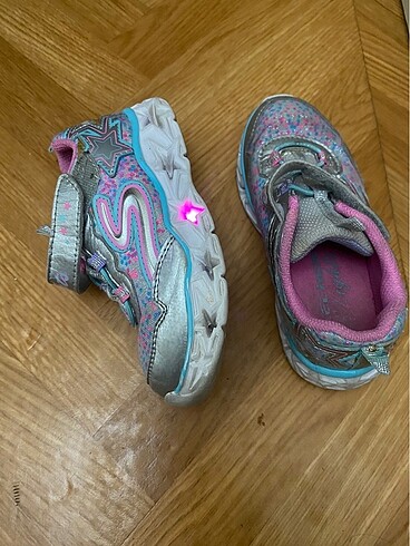 25 Beden Skechers kız çocuk ayakkabısı 25 numara