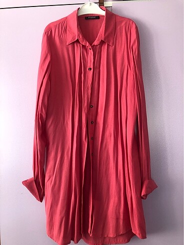 Pembe gömlek