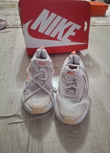 Nike spor ayakkabi