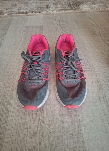 40 Beden çeşitli Renk Nike spor ayakkabisi