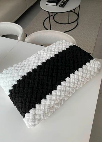 Çizgili Siyah Gri Örgü Battaniye - Görsel 4