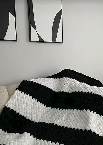 Çizgili Siyah Gri Örgü Battaniye - Görsel 3