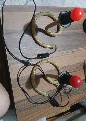 Kırmızı Uçlu Halat Detaylı Masa Lambası
