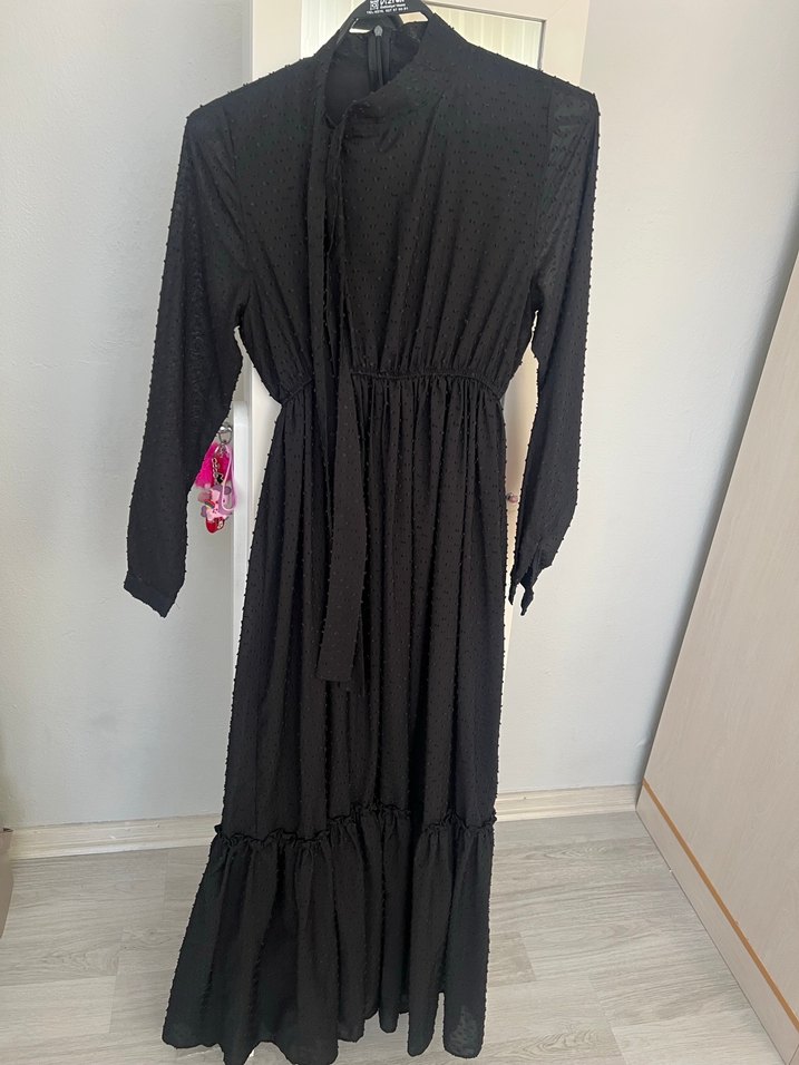 Uzun Kollu Siyah Fırfırlı Uzun Elbise - Görsel 2