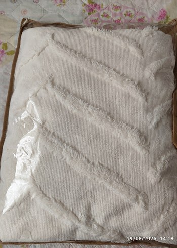 Zara Yatak Örtüsü