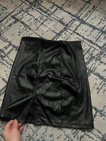 Bershka deri etek
