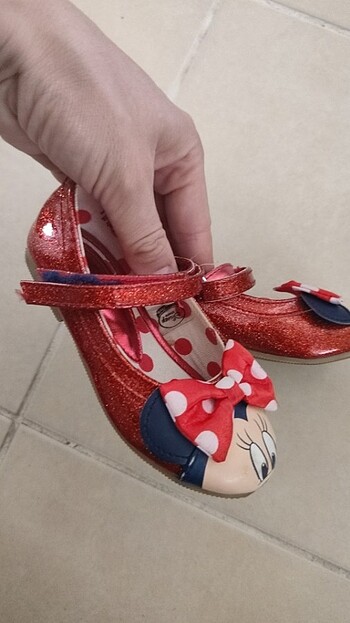 22 Beden kırmızı Renk Disney marka çocuk ayakkabisi