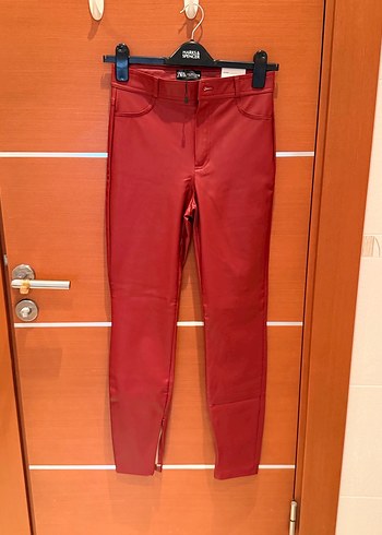 Zara S Kırmızı Suni Deri Pantolon - Görsel 2